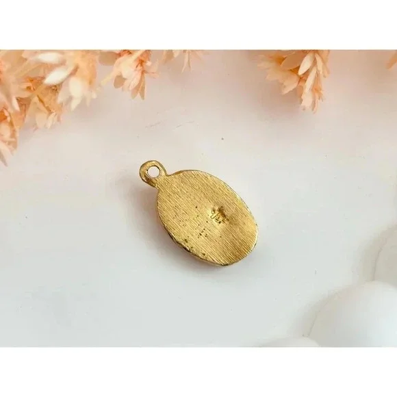 FIligree Floral Motif Vintage Oval Victorian Style Gold Toned Retro Pendant - Picture 3 of 9